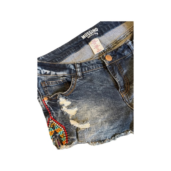 Embroidered short shorts - Picture 2 of 3